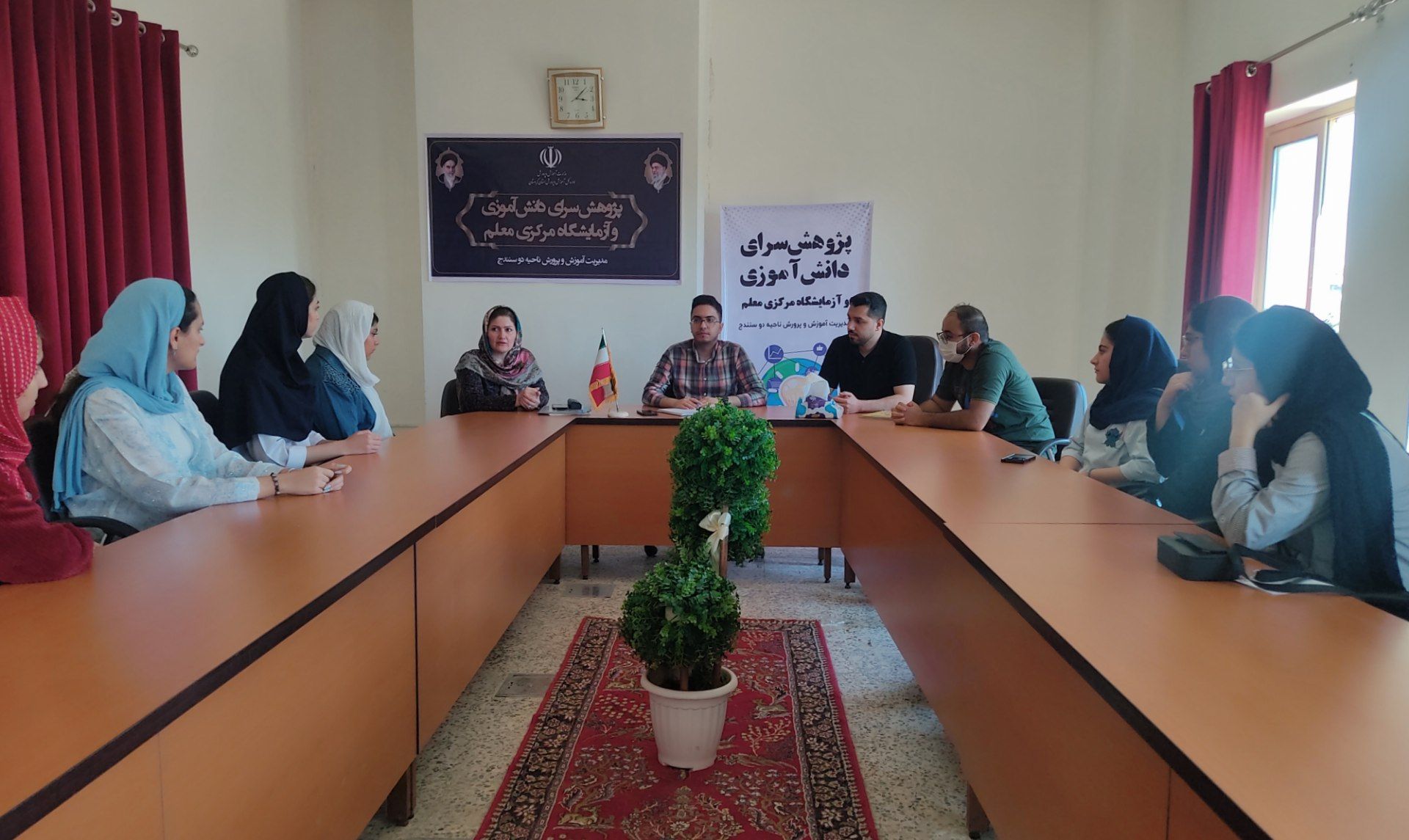 برگزاری جلسات تخصصی تیم آزمایشگاه پژوهش‌سرای ناحیه دو برای حضور در مرحله استانی جشنواره